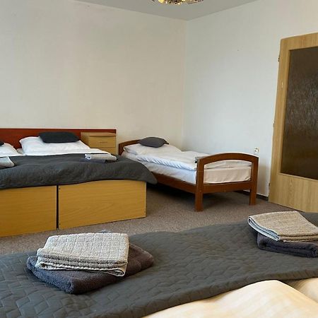 Hotel Pod Vlekem Лоучна-под-Клиновцем Экстерьер фото