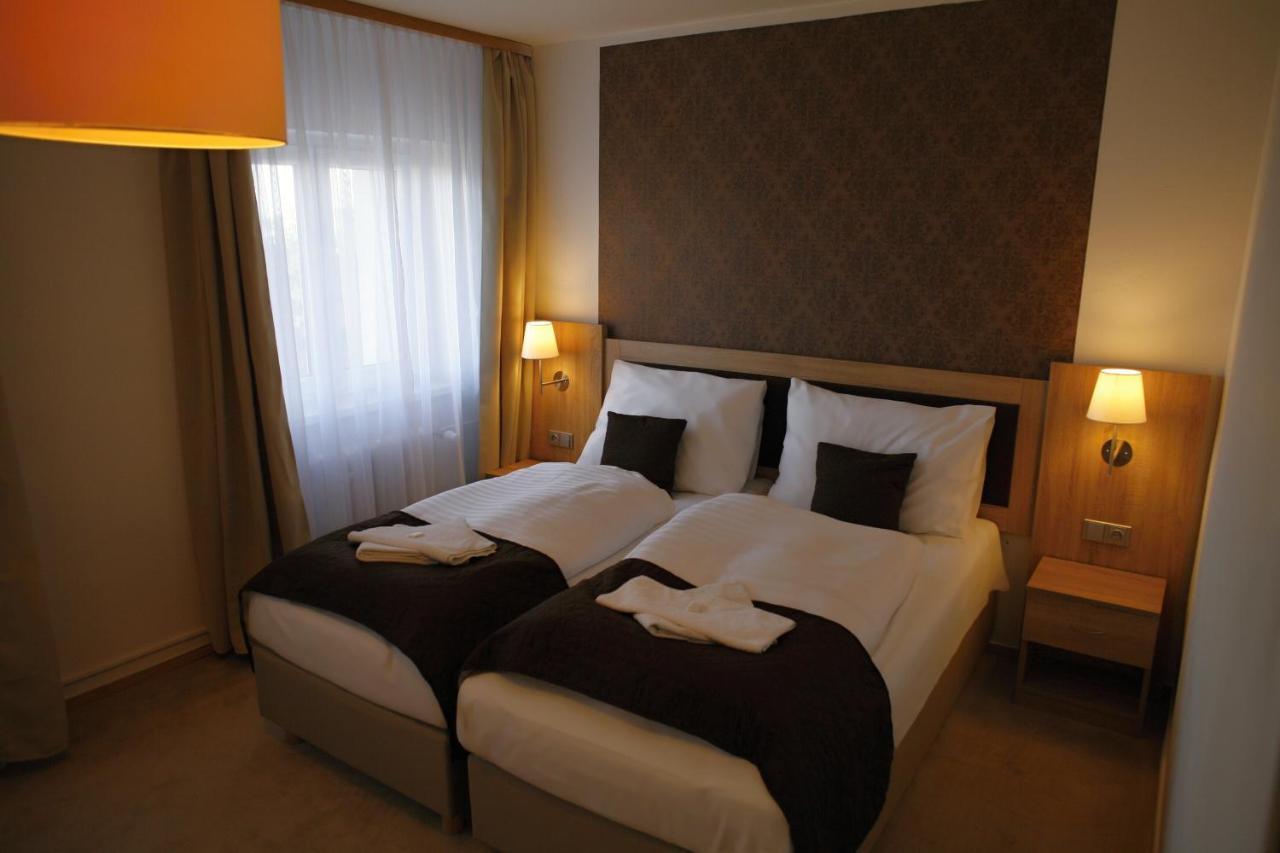 Hotel Pod Vlekem Лоучна-под-Клиновцем Экстерьер фото