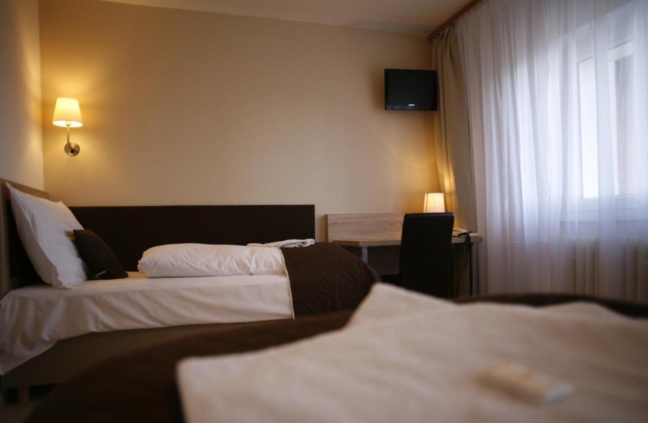 Hotel Pod Vlekem Лоучна-под-Клиновцем Экстерьер фото