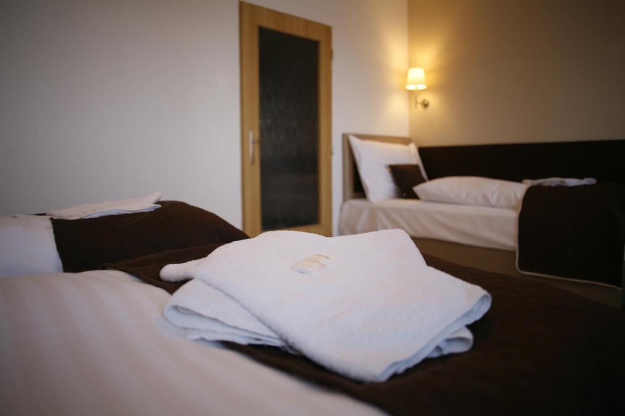 Hotel Pod Vlekem Лоучна-под-Клиновцем Экстерьер фото