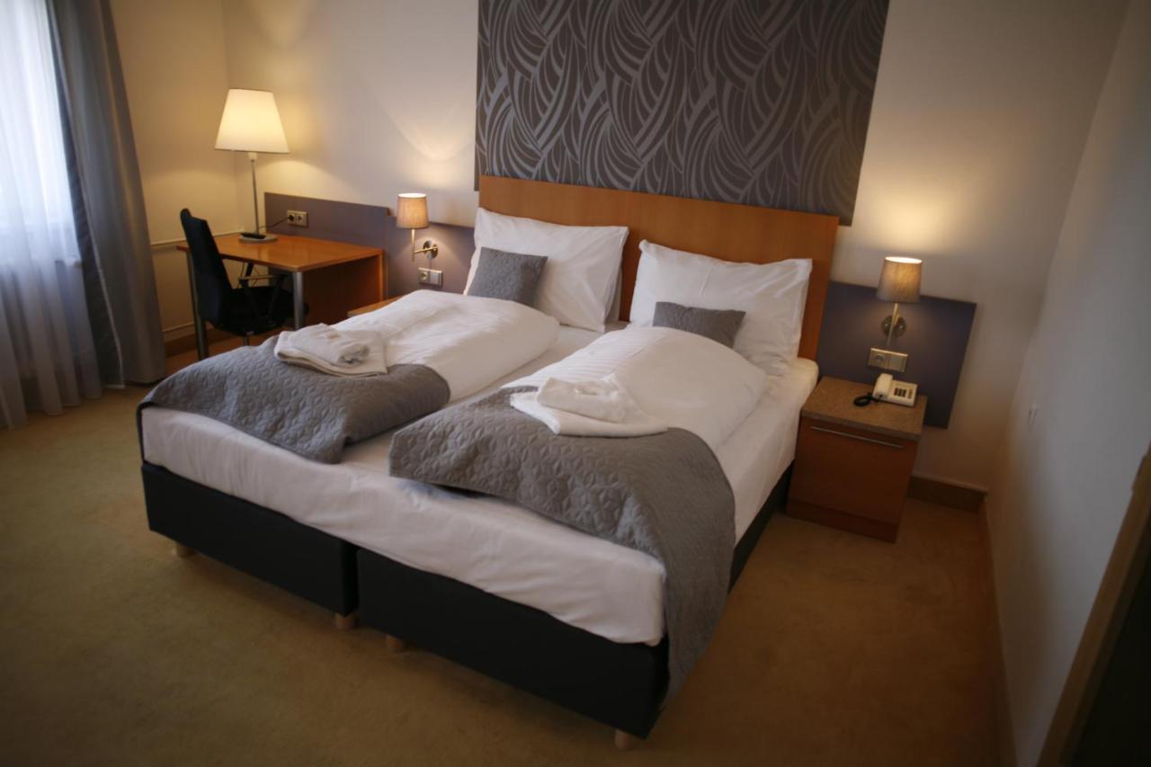 Hotel Pod Vlekem Лоучна-под-Клиновцем Экстерьер фото