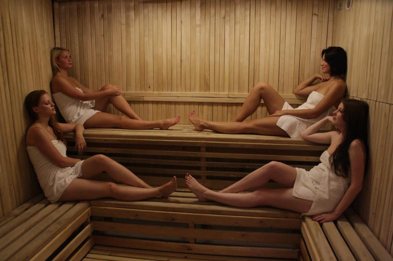 Hotel Pod Vlekem Лоучна-под-Клиновцем Экстерьер фото