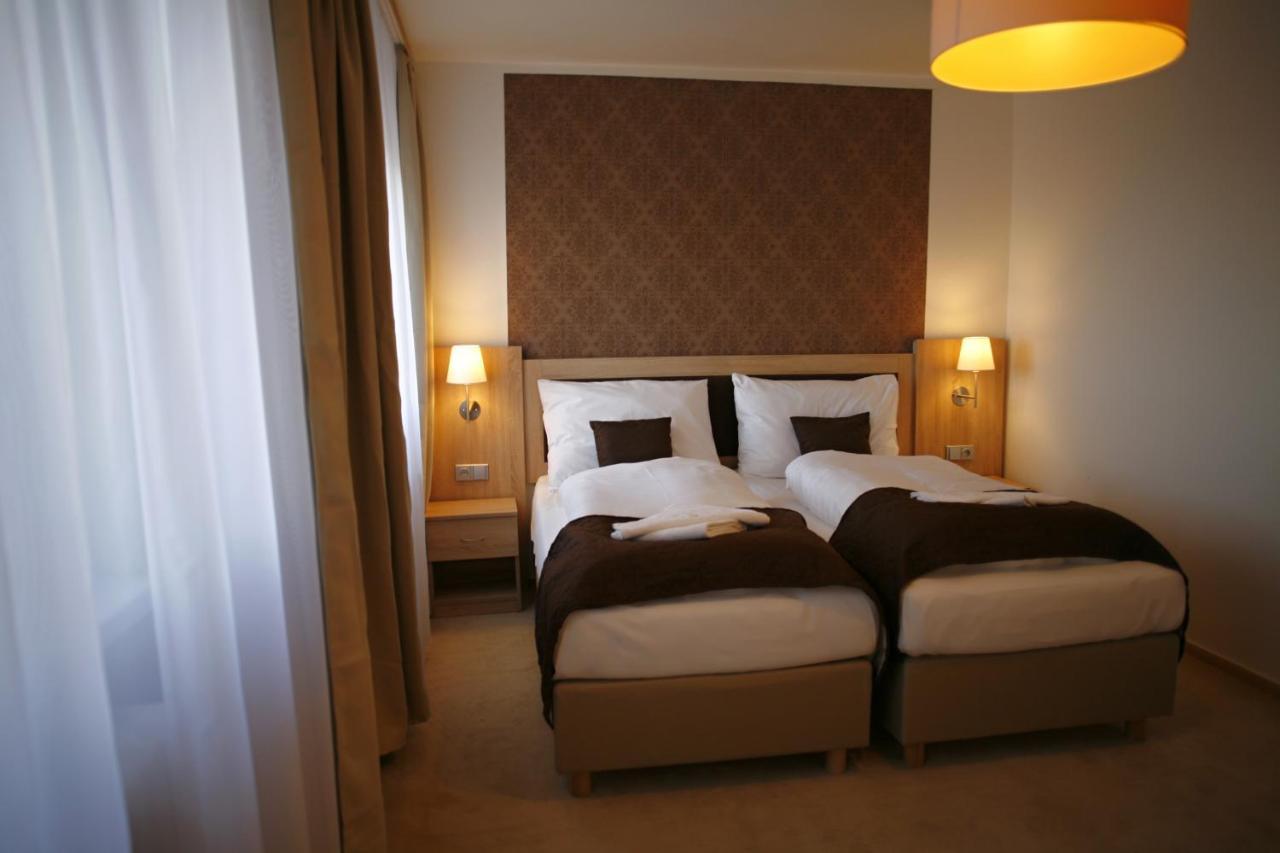 Hotel Pod Vlekem Лоучна-под-Клиновцем Экстерьер фото