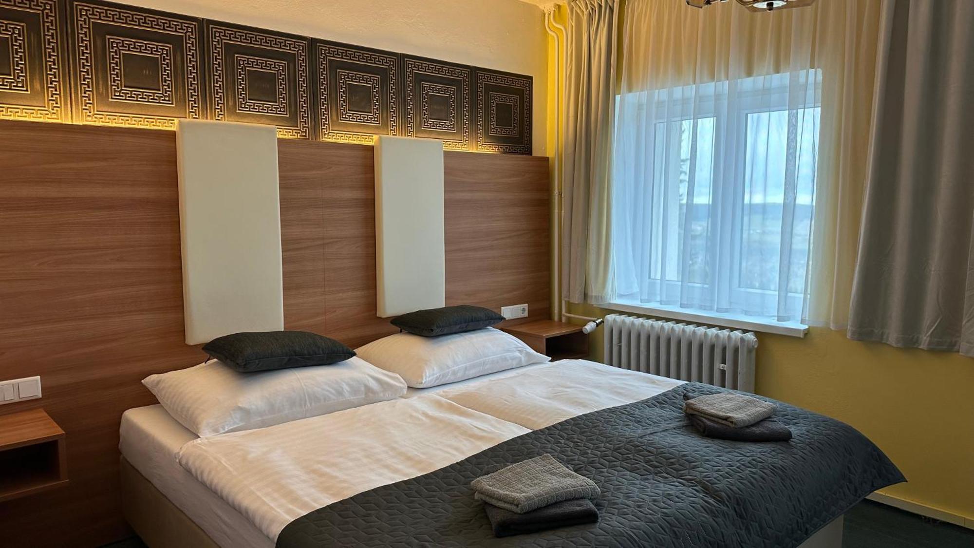 Hotel Pod Vlekem Лоучна-под-Клиновцем Экстерьер фото
